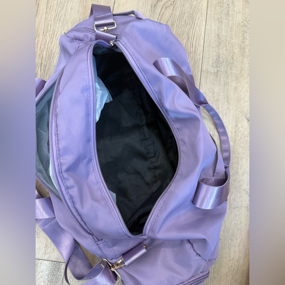 Lavender Duffle Bag With Multiple Compartments 22… - image 5